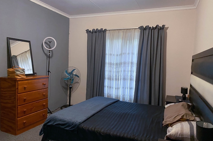 4 Bedroom Property for Sale in Zwavelpoort Gauteng