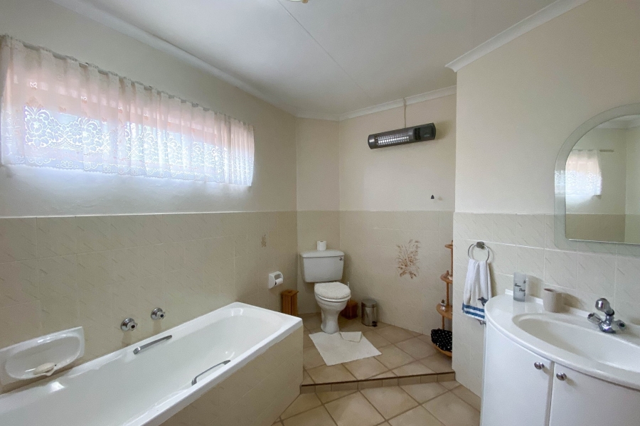 4 Bedroom Property for Sale in Zwavelpoort Gauteng