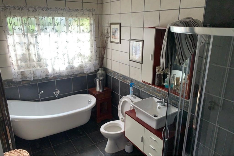 4 Bedroom Property for Sale in Maroeladal Gauteng