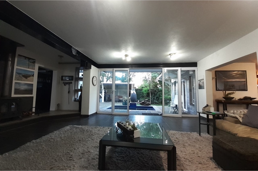 4 Bedroom Property for Sale in Maroeladal Gauteng