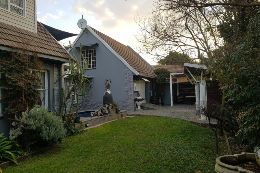 4 Bedroom Property for Sale in Maroeladal Gauteng