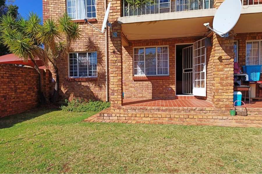 1 Bedroom Property for Sale in Die Hoewes Gauteng