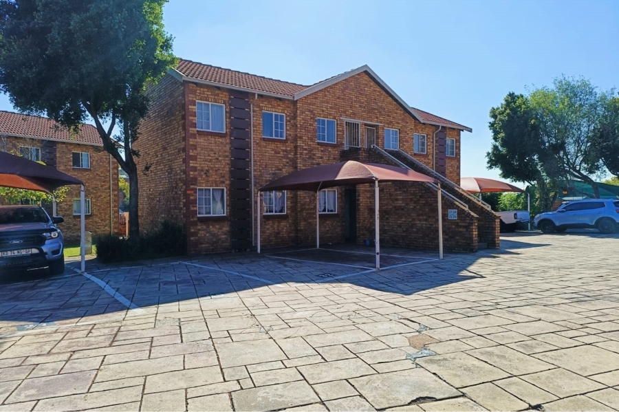 1 Bedroom Property for Sale in Die Hoewes Gauteng