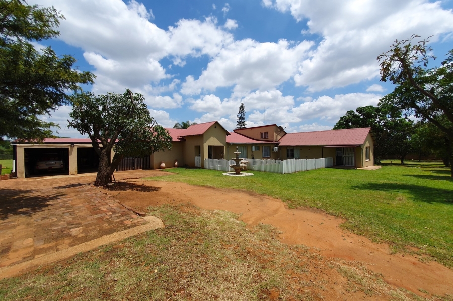 6 Bedroom Property for Sale in Patryshoek A H Gauteng