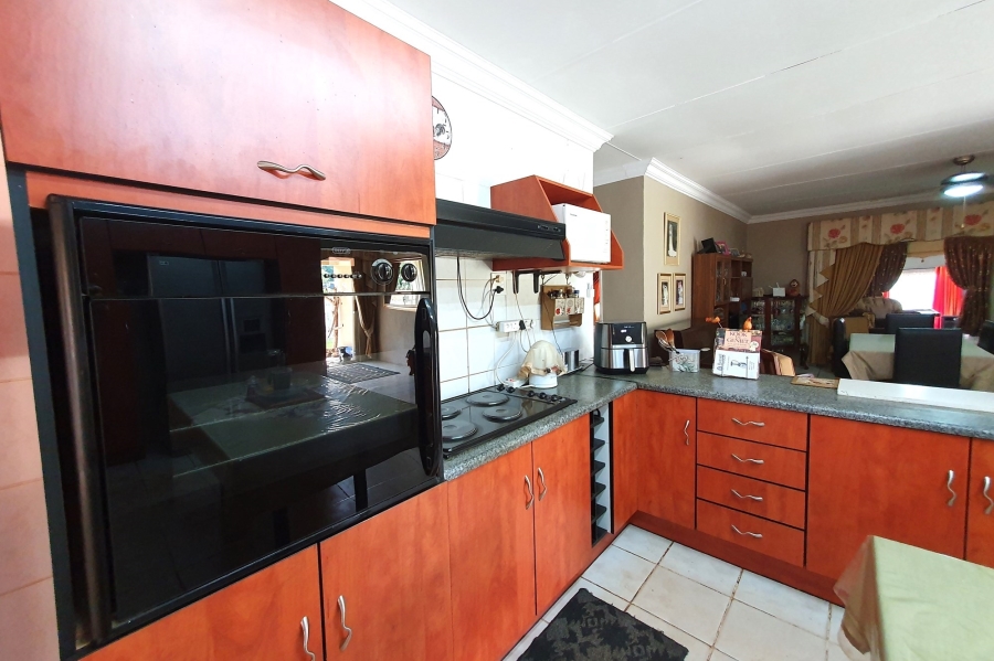 6 Bedroom Property for Sale in Patryshoek A H Gauteng