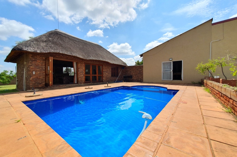 6 Bedroom Property for Sale in Patryshoek A H Gauteng
