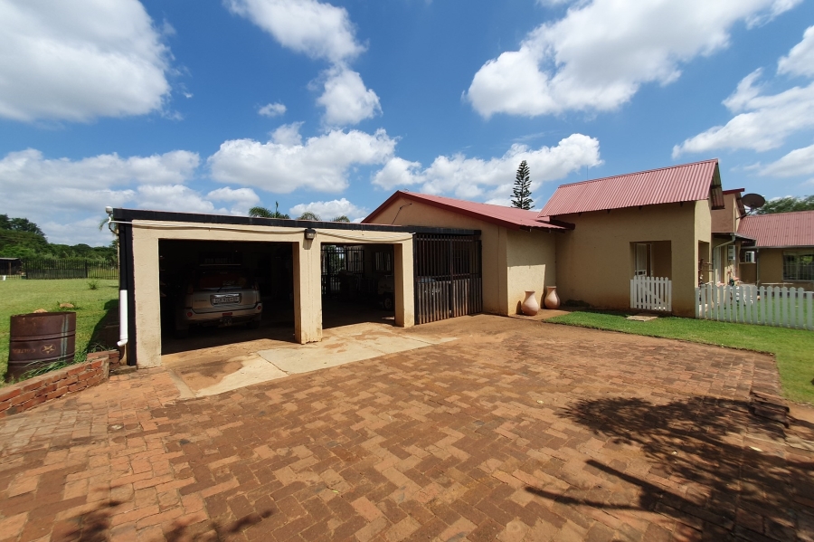 6 Bedroom Property for Sale in Patryshoek A H Gauteng