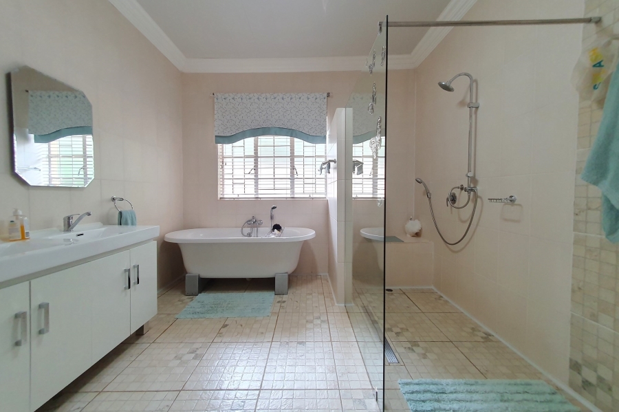 6 Bedroom Property for Sale in Patryshoek A H Gauteng