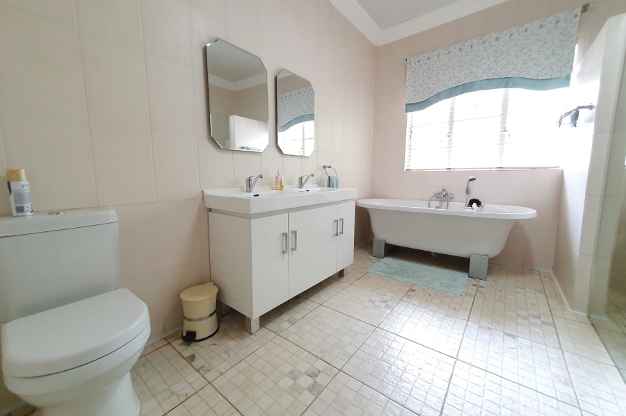 6 Bedroom Property for Sale in Patryshoek A H Gauteng