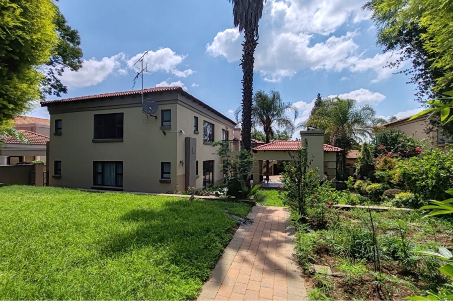 To Let 6 Bedroom Property for Rent in Blue Valley Golf Estate Gauteng