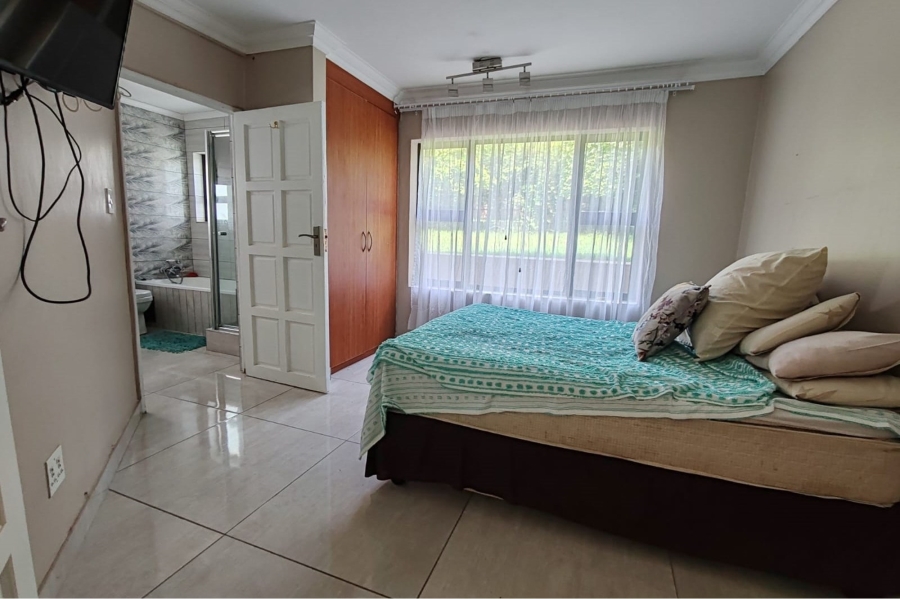 To Let 6 Bedroom Property for Rent in Blue Valley Golf Estate Gauteng