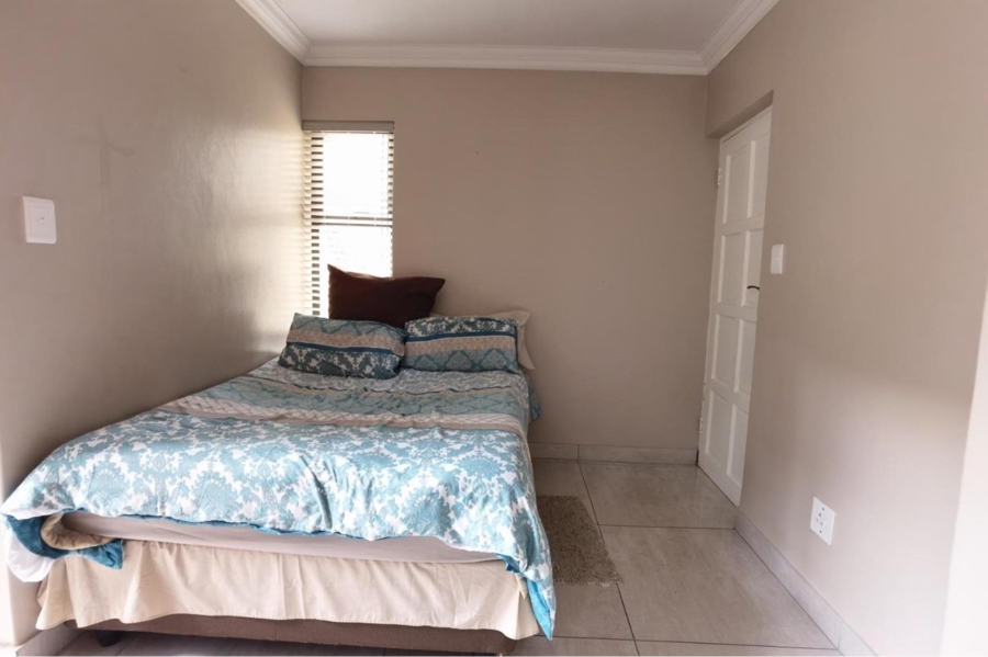 To Let 6 Bedroom Property for Rent in Blue Valley Golf Estate Gauteng