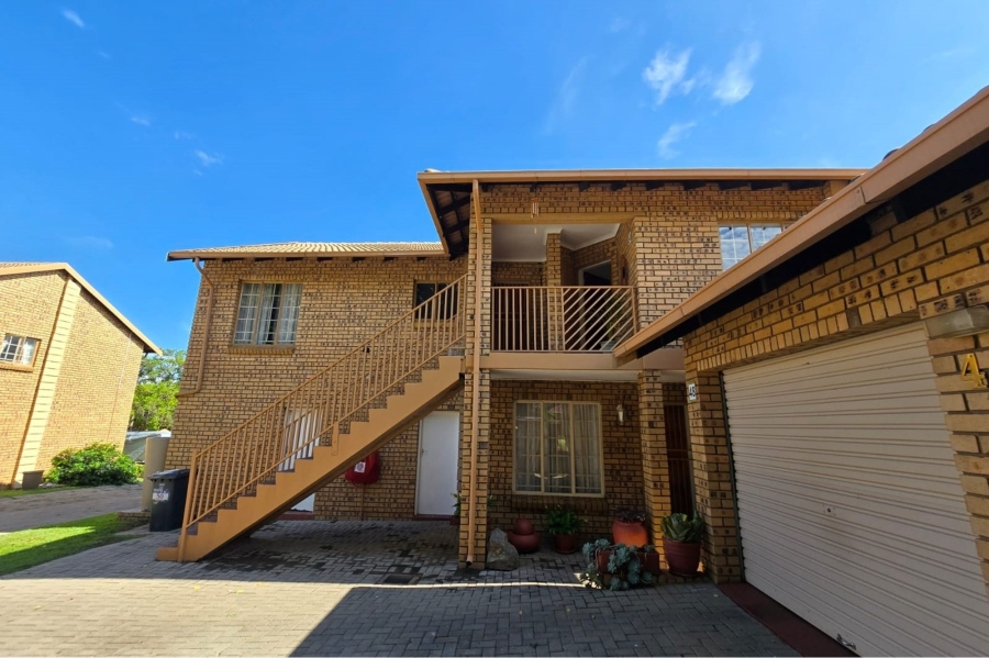 2 Bedroom Property for Sale in Magalieskruin Gauteng