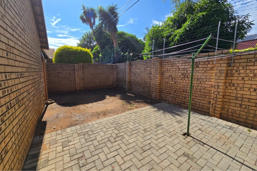 2 Bedroom Property for Sale in Magalieskruin Gauteng