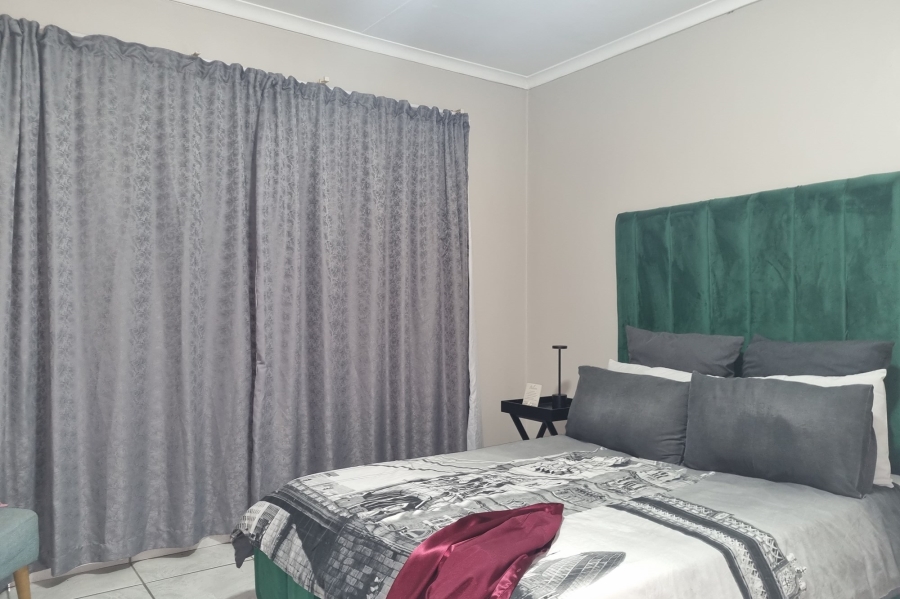 2 Bedroom Property for Sale in Die Hoewes Gauteng