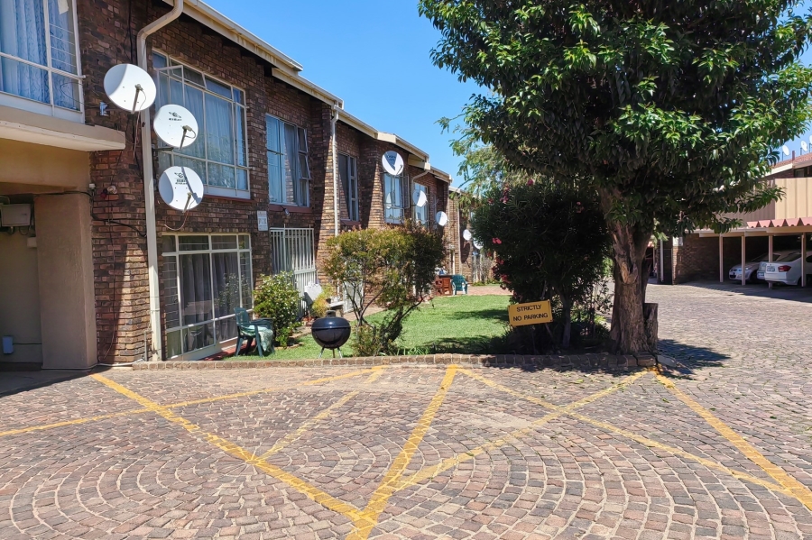 2 Bedroom Property for Sale in Brackendowns Gauteng