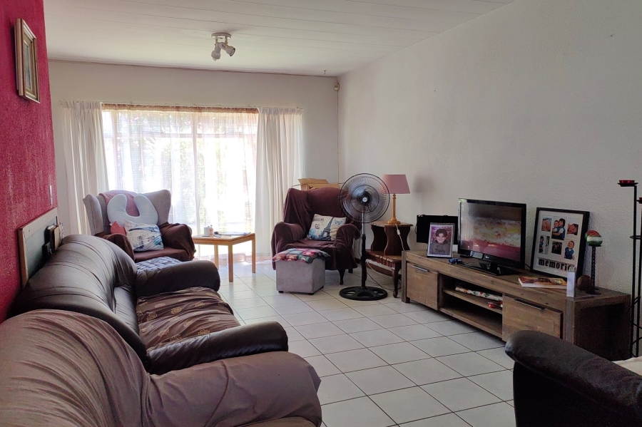 2 Bedroom Property for Sale in Brackendowns Gauteng