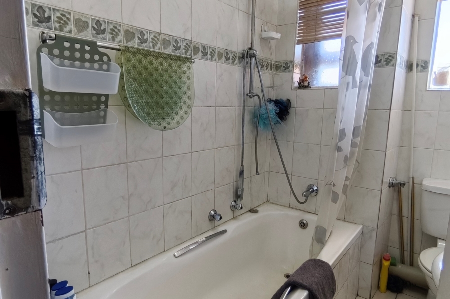 2 Bedroom Property for Sale in Brackendowns Gauteng