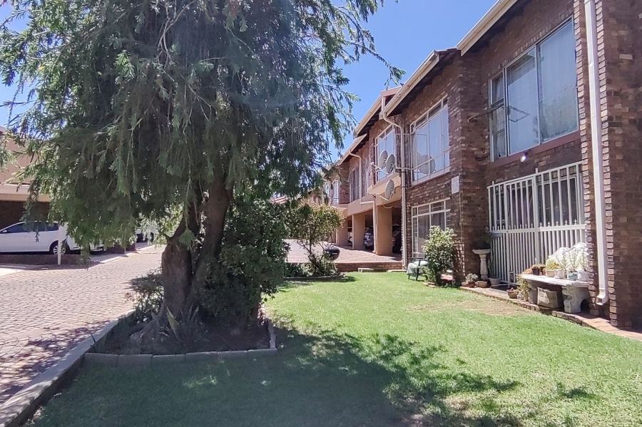 2 Bedroom Property for Sale in Brackendowns Gauteng