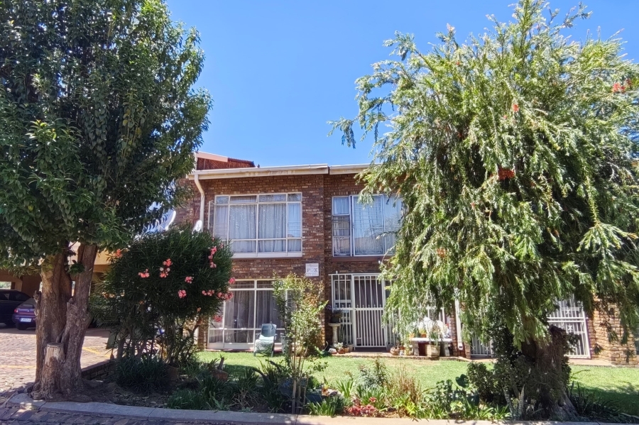 2 Bedroom Property for Sale in Brackendowns Gauteng