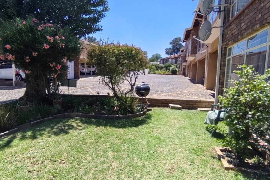 2 Bedroom Property for Sale in Brackendowns Gauteng