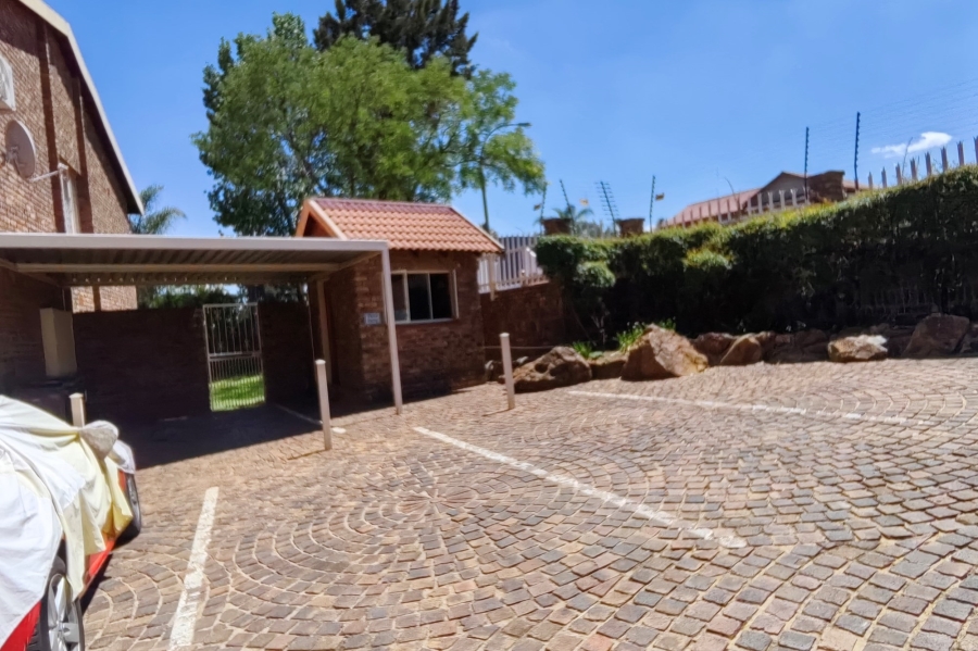 2 Bedroom Property for Sale in Brackendowns Gauteng