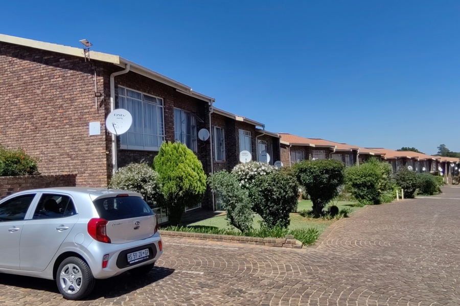 2 Bedroom Property for Sale in Brackendowns Gauteng