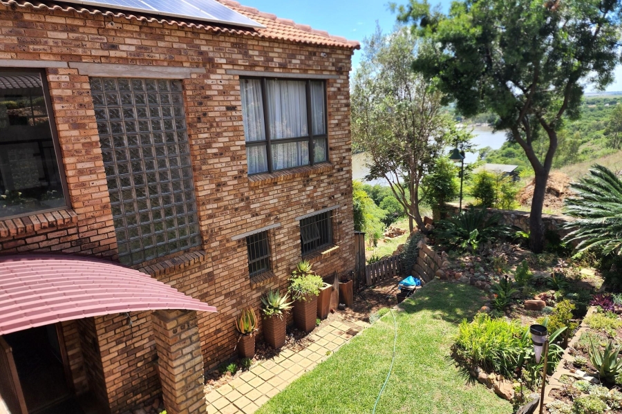 3 Bedroom Property for Sale in Vaaloewer Gauteng