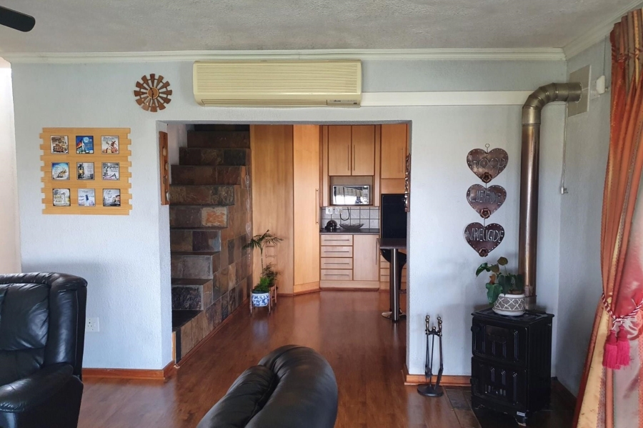 3 Bedroom Property for Sale in Vaaloewer Gauteng