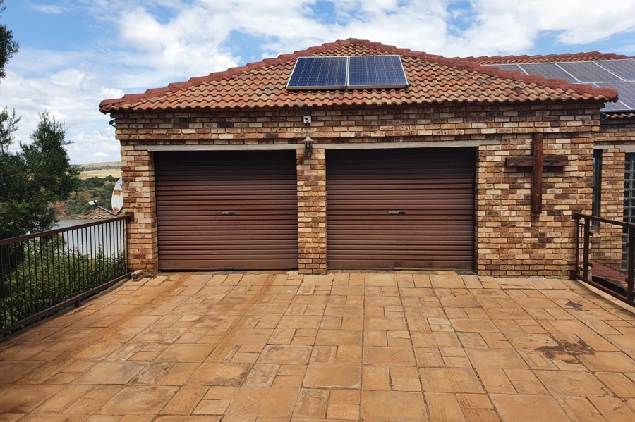 3 Bedroom Property for Sale in Vaaloewer Gauteng