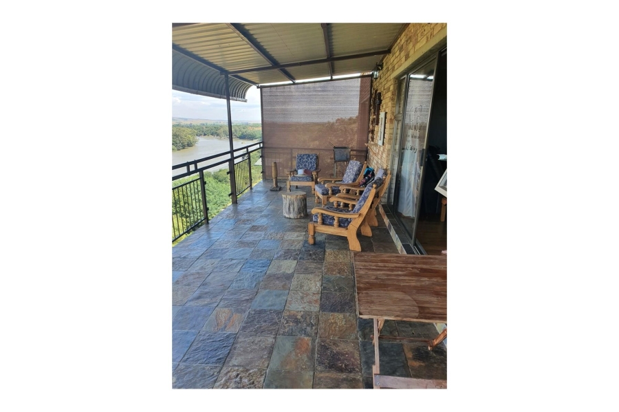 3 Bedroom Property for Sale in Vaaloewer Gauteng