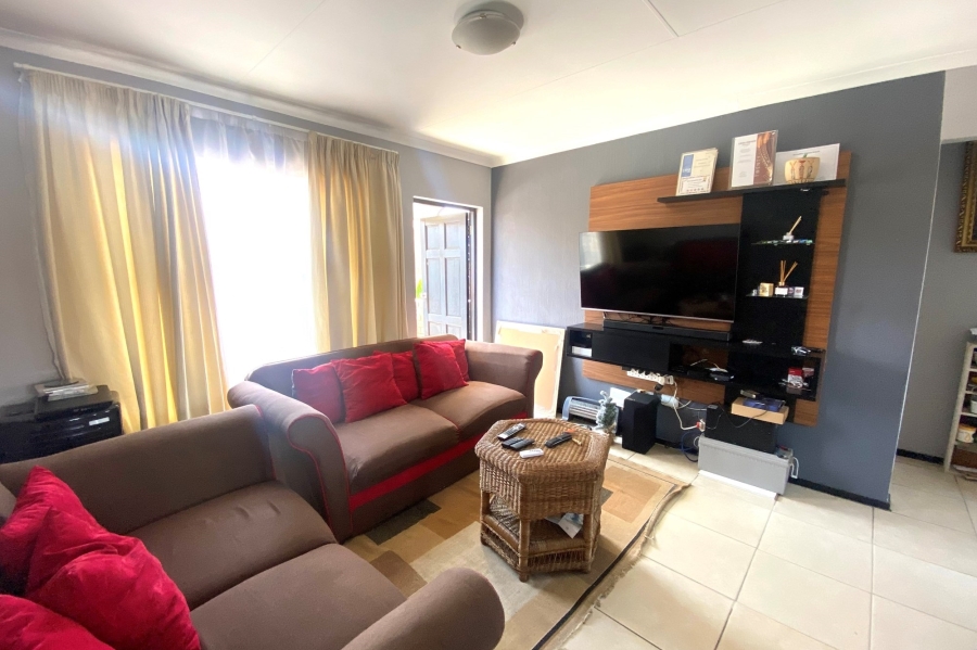 2 Bedroom Property for Sale in Honeypark Gauteng