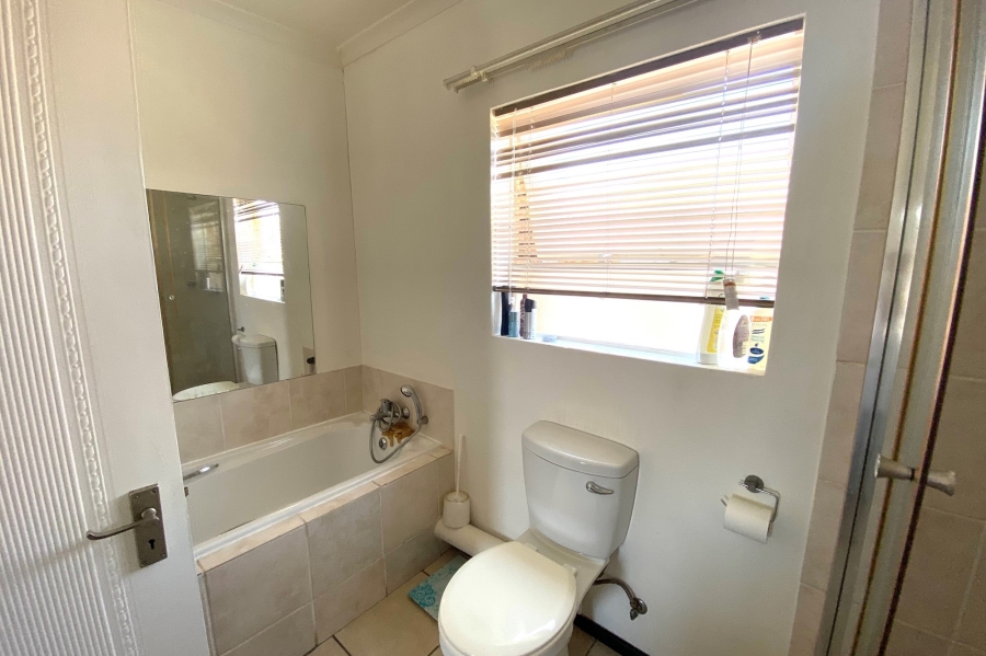 2 Bedroom Property for Sale in Honeypark Gauteng