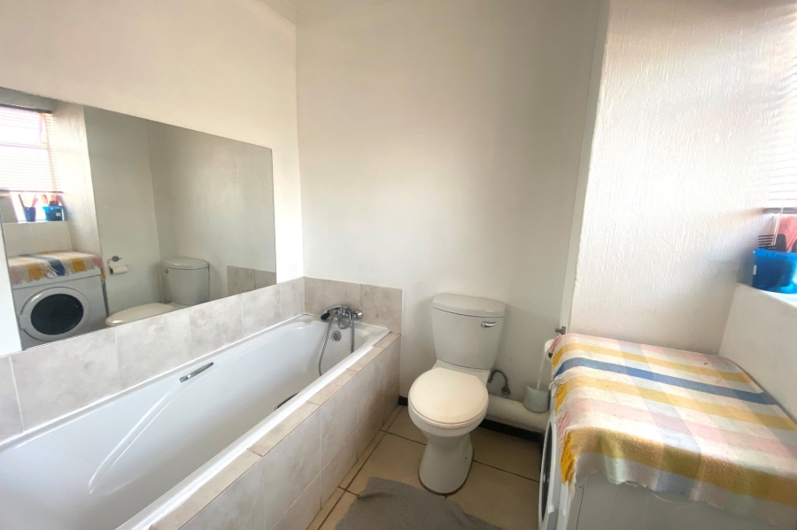 2 Bedroom Property for Sale in Honeypark Gauteng