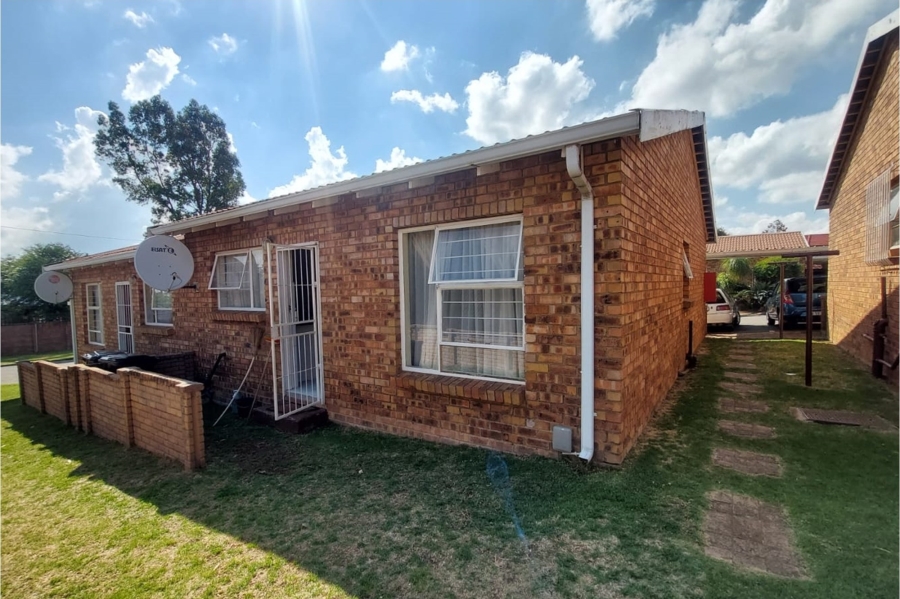 2 Bedroom Property for Sale in Liefde en Vrede Gauteng