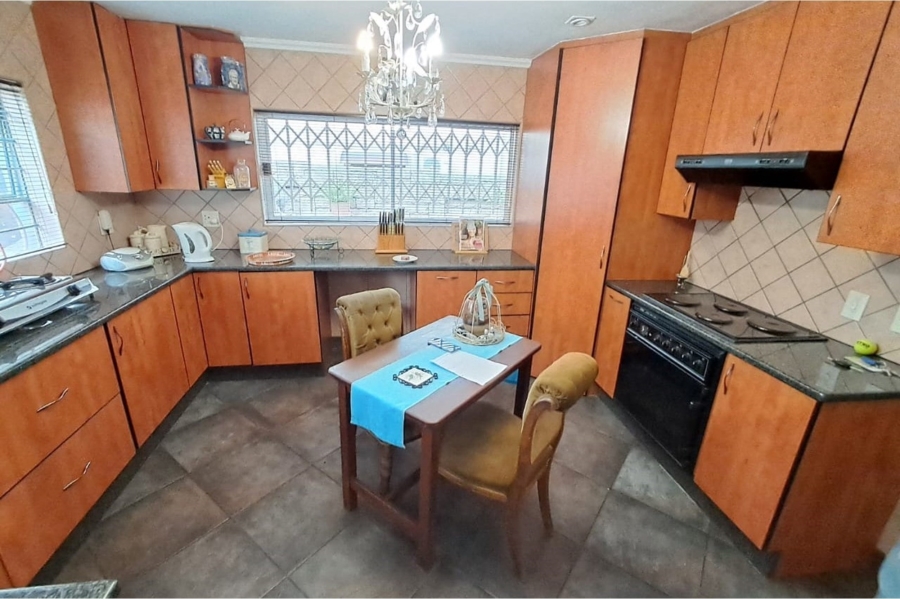 4 Bedroom Property for Sale in Eldoraigne Gauteng