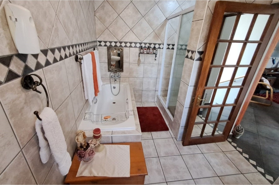 4 Bedroom Property for Sale in Eldoraigne Gauteng