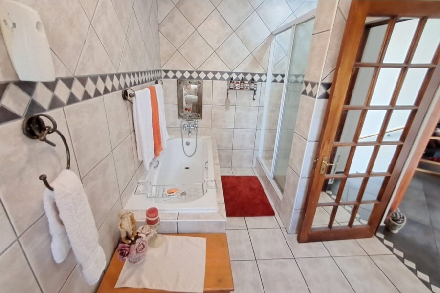 4 Bedroom Property for Sale in Eldoraigne Gauteng