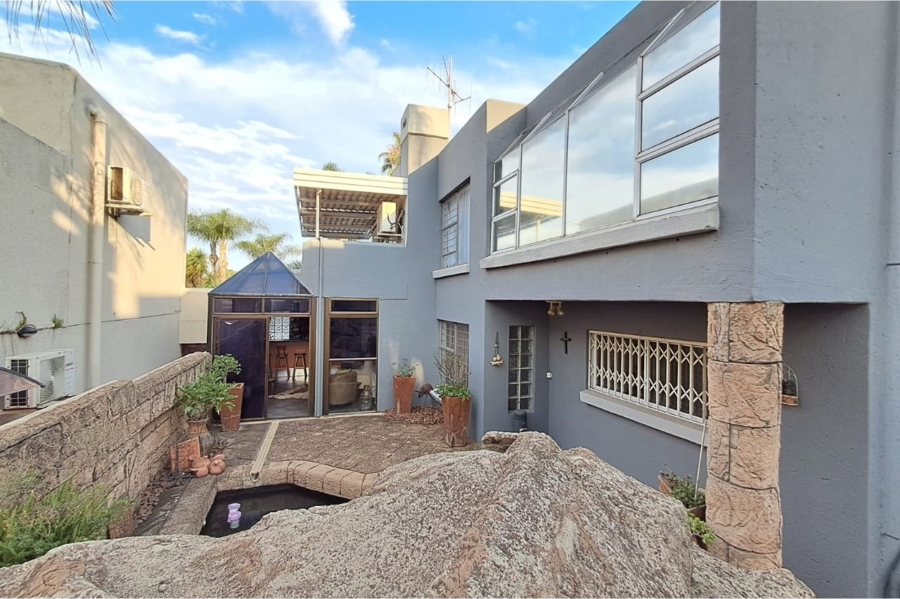 4 Bedroom Property for Sale in Eldoraigne Gauteng