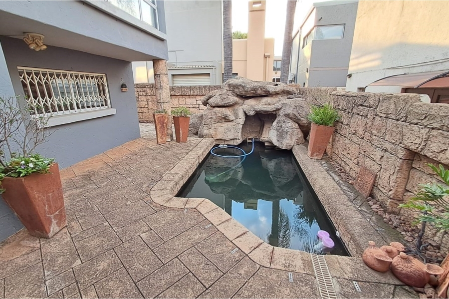 4 Bedroom Property for Sale in Eldoraigne Gauteng