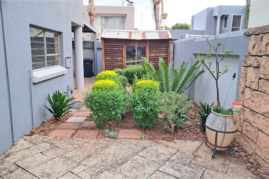 4 Bedroom Property for Sale in Eldoraigne Gauteng