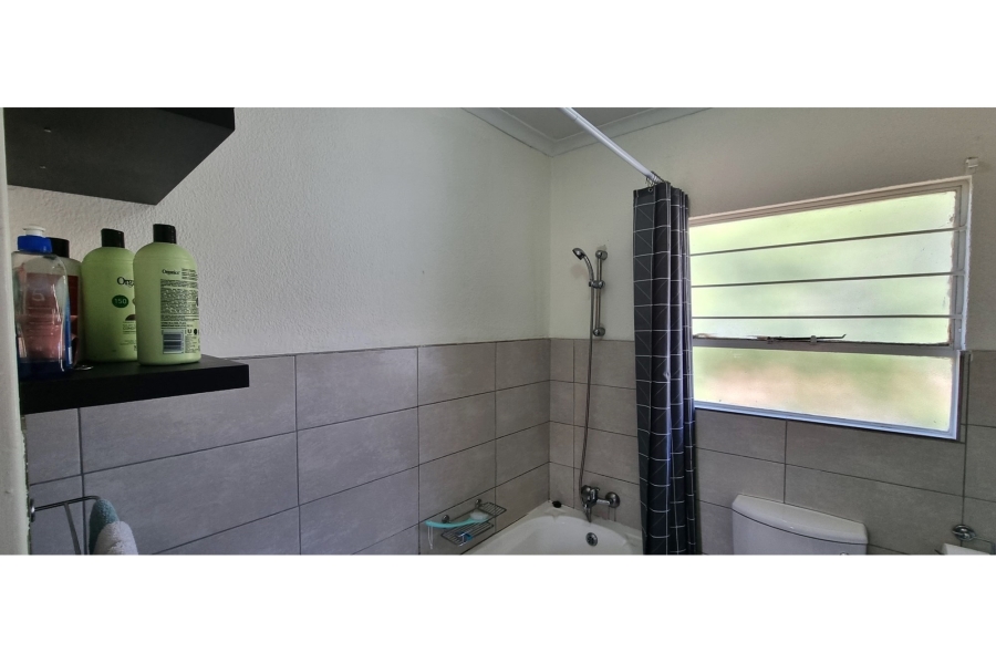 2 Bedroom Property for Sale in Linmeyer Gauteng