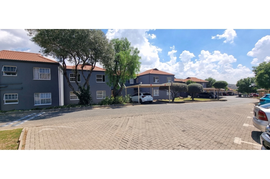 2 Bedroom Property for Sale in Linmeyer Gauteng