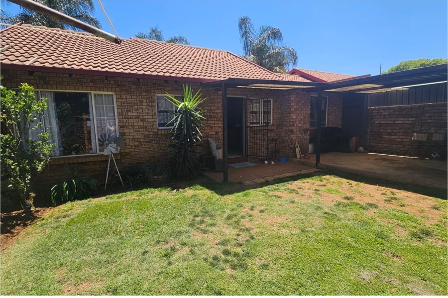 2 Bedroom Property for Sale in Wierda Park Gauteng