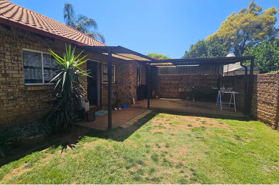 2 Bedroom Property for Sale in Wierda Park Gauteng