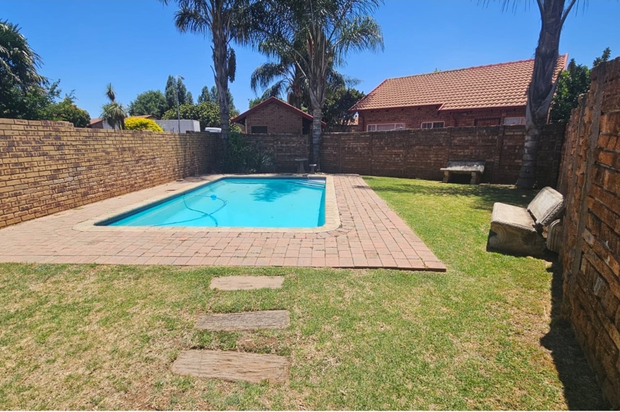 2 Bedroom Property for Sale in Wierda Park Gauteng