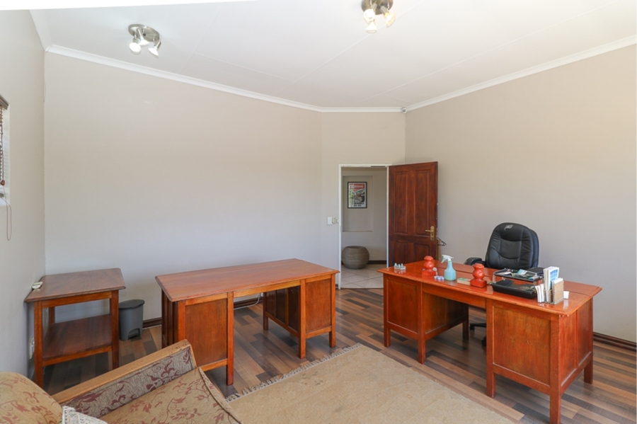 6 Bedroom Property for Sale in Farmall A H Gauteng