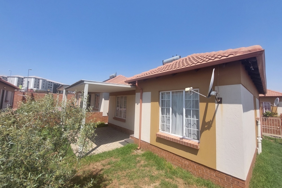 2 Bedroom Property for Sale in The Reeds Gauteng