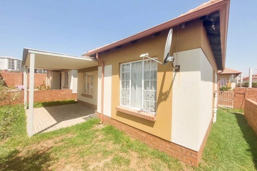 2 Bedroom Property for Sale in The Reeds Gauteng