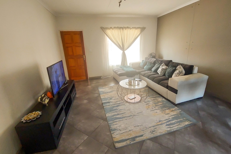 2 Bedroom Property for Sale in The Reeds Gauteng